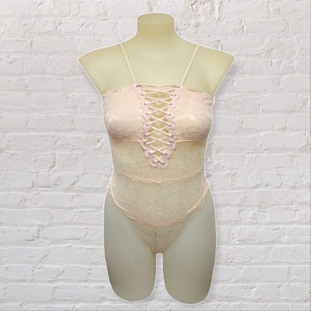 NWOT Aus L Guess Pink Cream Lace Lace Up Bodysuit - Picture 1 of 13